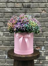 Цветочная композиция из Гипсофила и Розы в шляпной коробке в Калитвенской