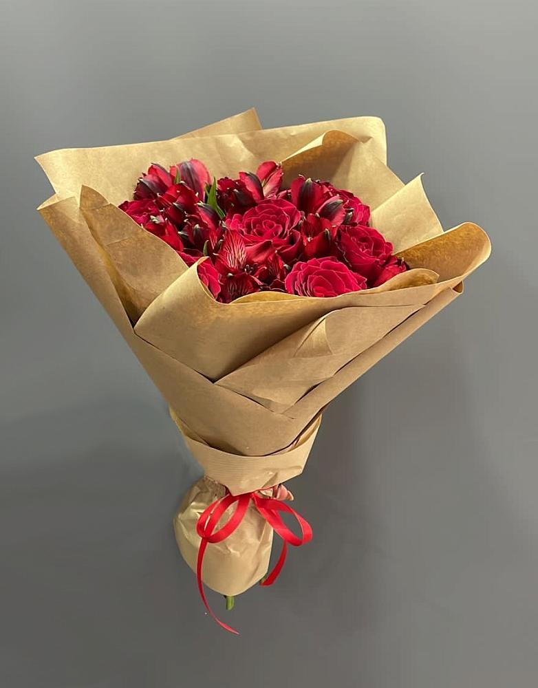 Букет цветов из: Альстромерии и Розы в Калитвенской