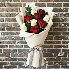 Букет красно-белые розы в Калитвенской Букет цветов из: Розы в Калитвенской