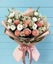 Букет цветов из:  Розы, Альстромерии и Лизиантусы в Калитвенской