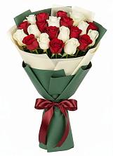 Букет Микс из красных и белых роз в Калитвенской
