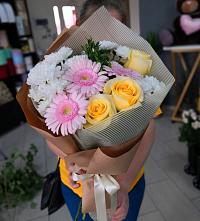 Букет цветов из:  Герберы, Розы и Хризантемы в Калитвенской