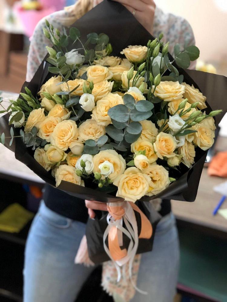 Букет цветов из: Розы и Лизиантусы в Калитвенской