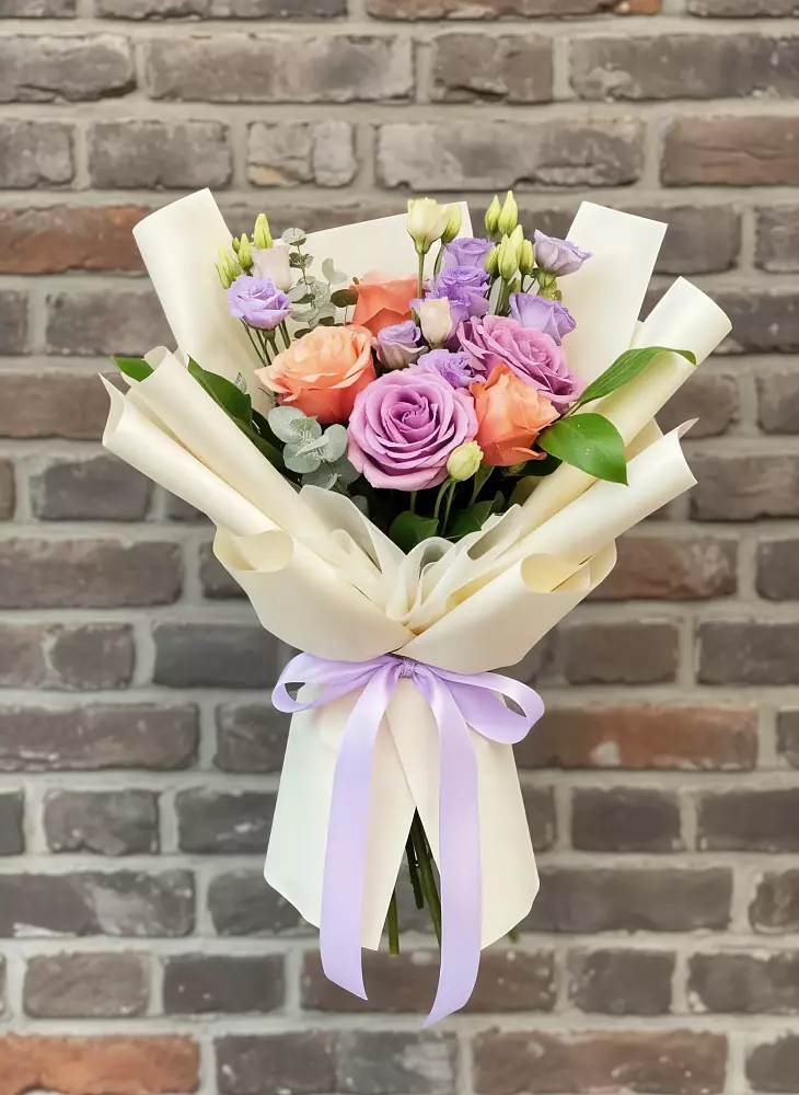 Букет цветов из: Лизиантусы и Розы в Калитвенской