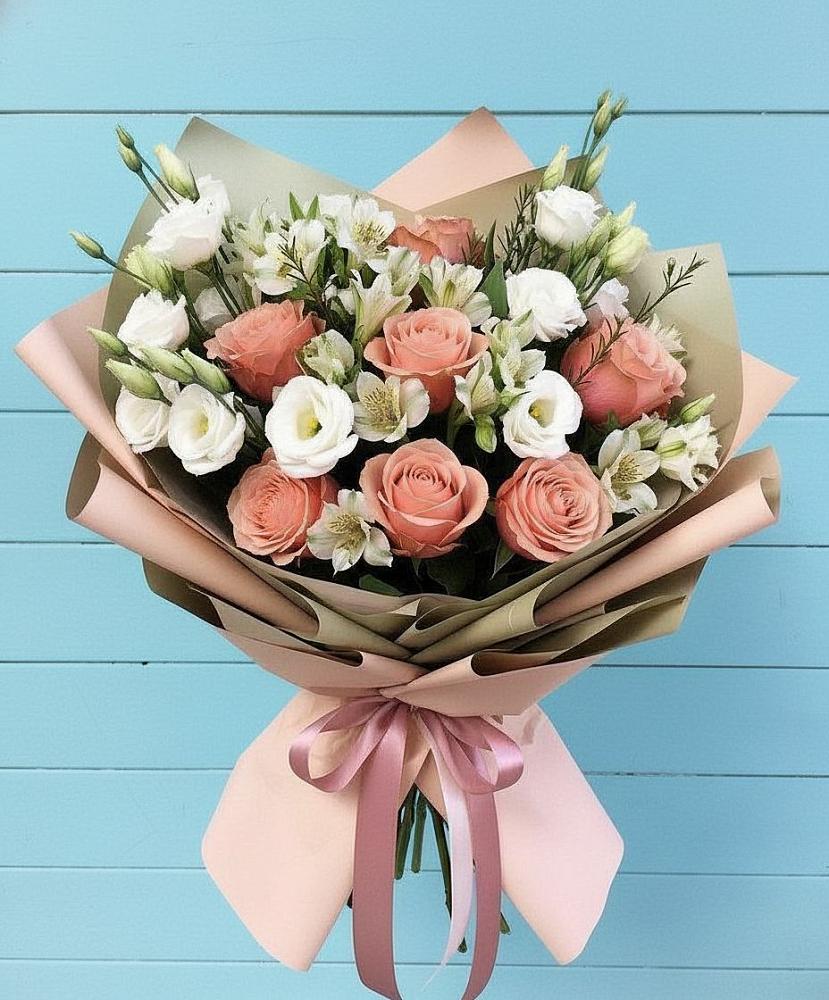 Букет цветов из: Розы, Альстромерии и Лизиантусы в Калитвенской