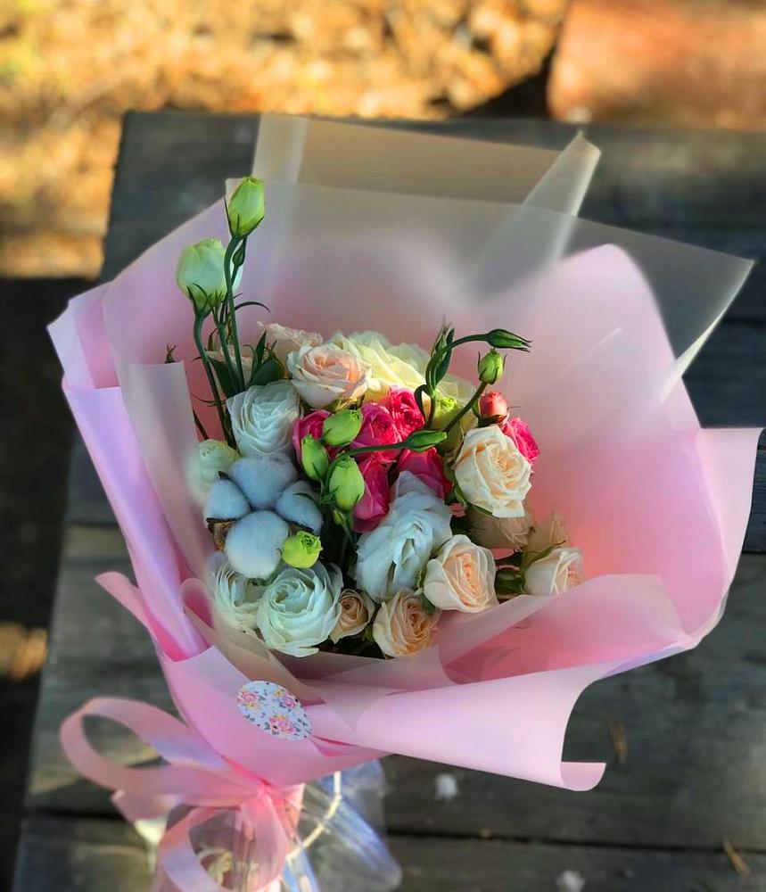 Букет цветов из: Розы и Лизиантусы в Калитвенской