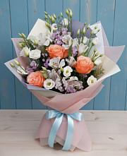Букет цветов из:  Лизиантусы, Розы, Альстромерии и Гипсофила в Калитвенской