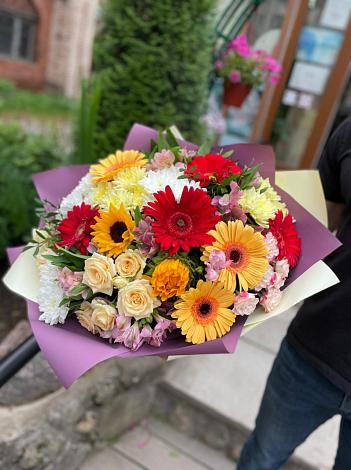 Букет цветов из: Герберы, Ромашки, Хризантемы, Розы и Подсолнухи в Калитвенской