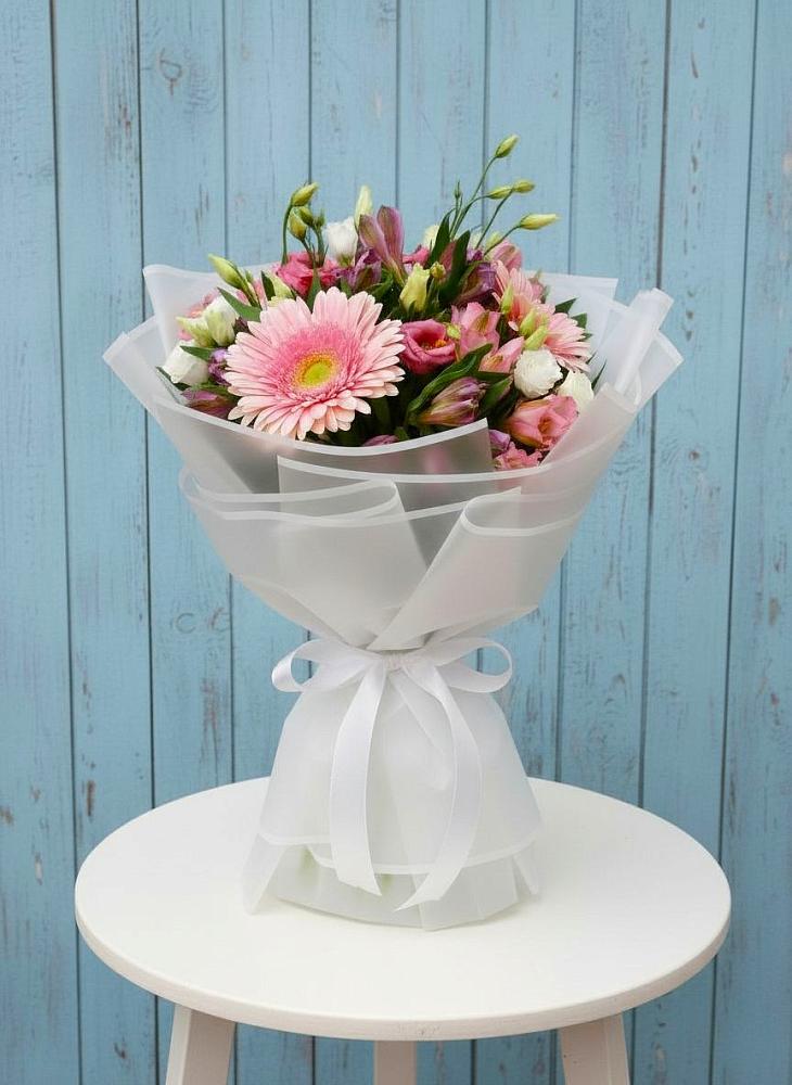 Букет цветов из: Герберы, Альстромерии и Лизиантусы в Калитвенской