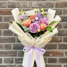 Букет цветов из:  Лизиантусы и Розы в Калитвенской