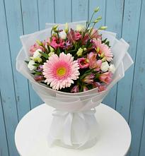 Букет цветов из:  Герберы, Альстромерии и Лизиантусы в Калитвенской