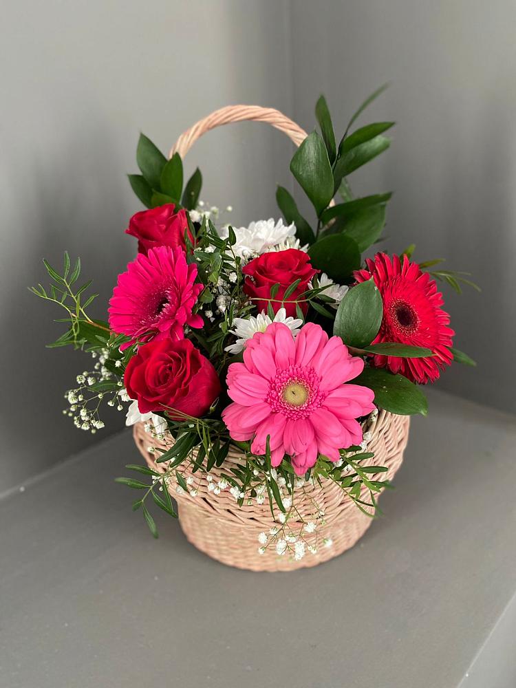 Цветочная композиция из Розы, Хризантемы и Герберы в корзине в Калитвенской