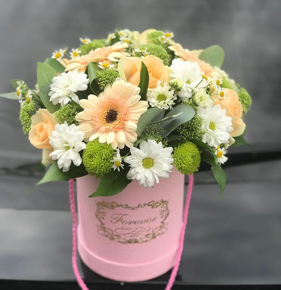 Цветочная композиция из Розы, Герберы и Хризантемы в шляпной коробке в Калитвенской