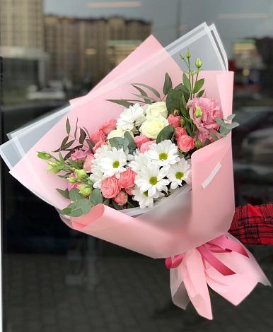 Букет цветов из: Розы, Лизиантусы и Хризантемы в Калитвенской